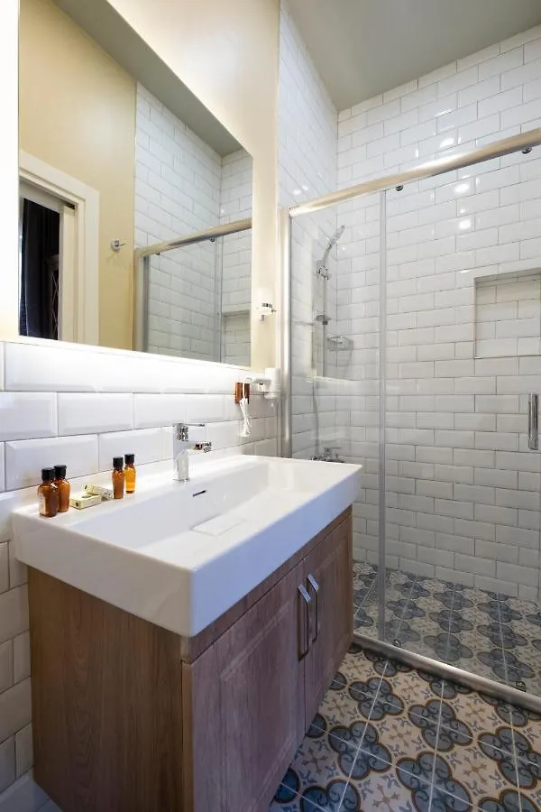 Apartment Level Suites - 201 Istanbul
